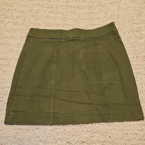 Forever 21 Green Mini Skirt - Picture 4 of 5